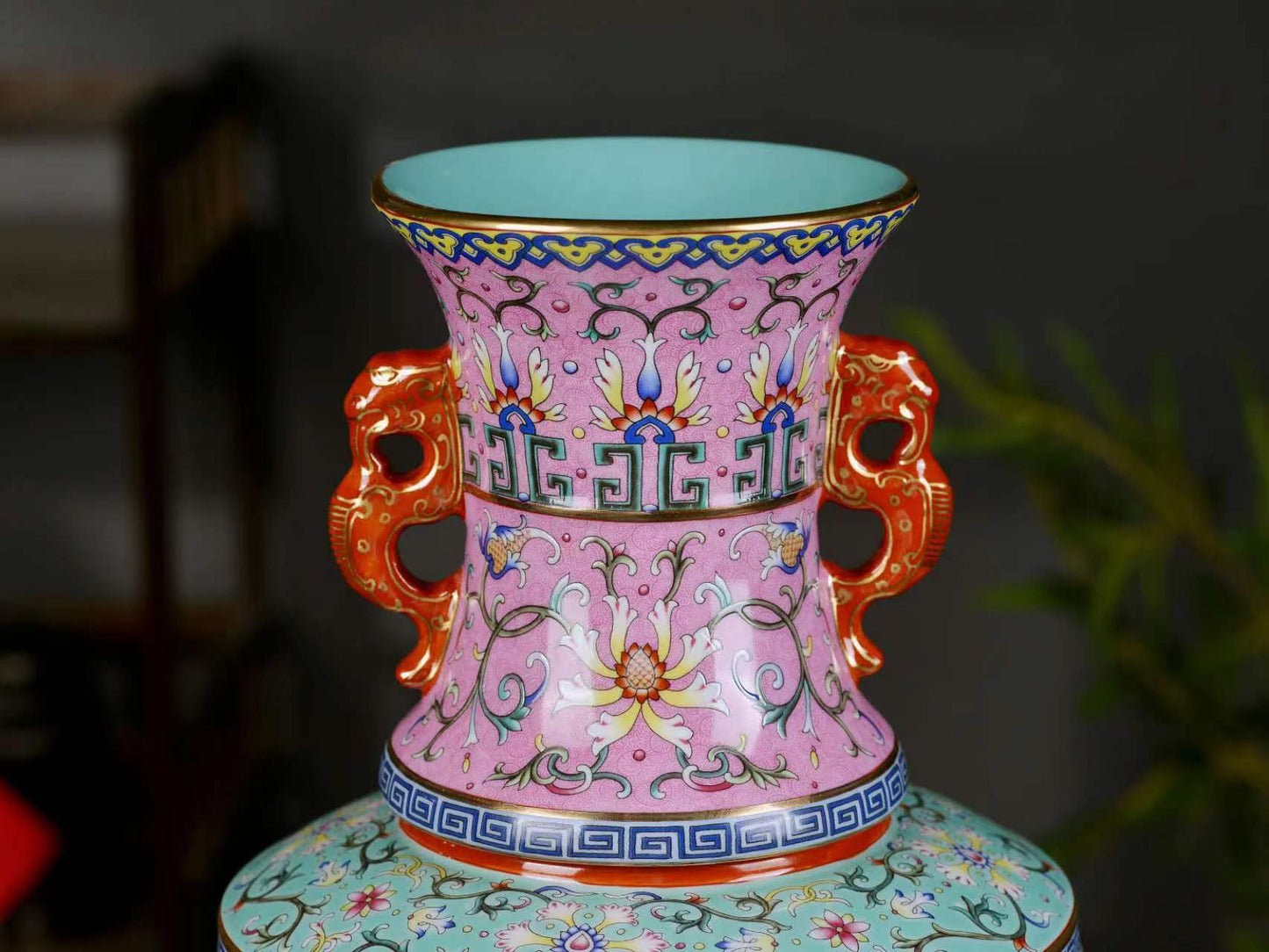 Chinese antique qing dynasty heavy famille rose porcelain vase for luxury collection